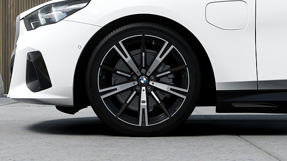 BMW 530e 7 of 13