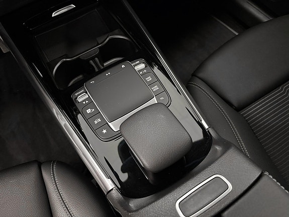 Mercedes-Benz GLA250 e 7 of 13