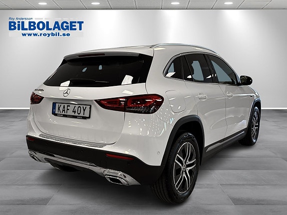 Mercedes-Benz GLA250 e 3 of 5