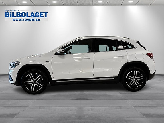Mercedes-Benz GLA250 e 2 of 5