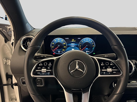 Mercedes-Benz GLA250 e 4 of 5