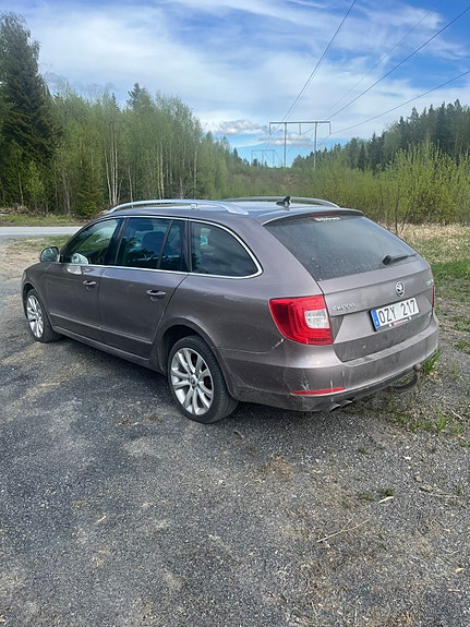 Skoda Superb 4 of 5