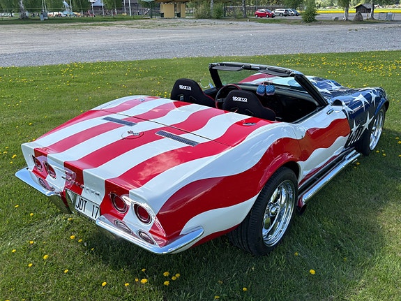 Chevrolet Corvette 6 of 22
