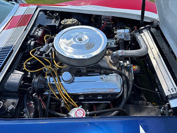 Chevrolet Corvette 12 of 22