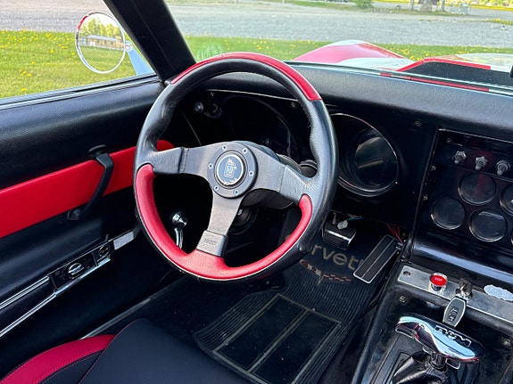 Chevrolet Corvette 20 of 22