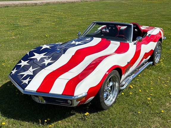 Chevrolet Corvette 4 of 5