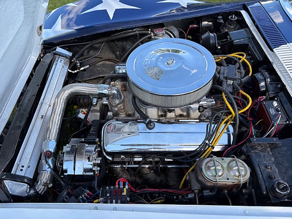 Chevrolet Corvette 10 of 22