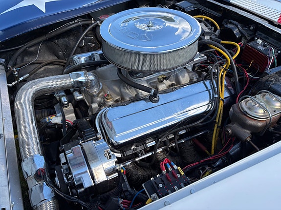 Chevrolet Corvette 11 of 22