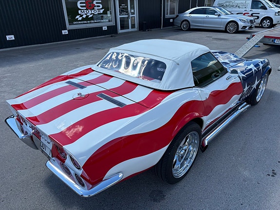 Chevrolet Corvette 9 of 22