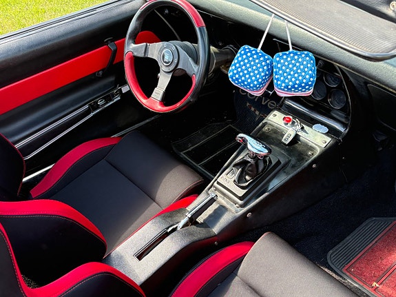 Chevrolet Corvette 17 of 22