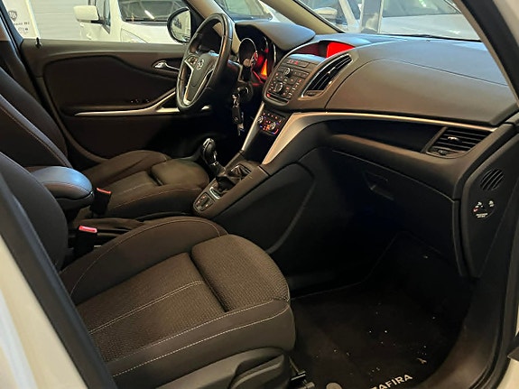 Opel Zafira Tourer 9 of 19