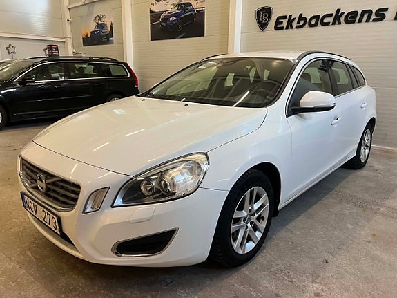 Volvo V60 2 of 5