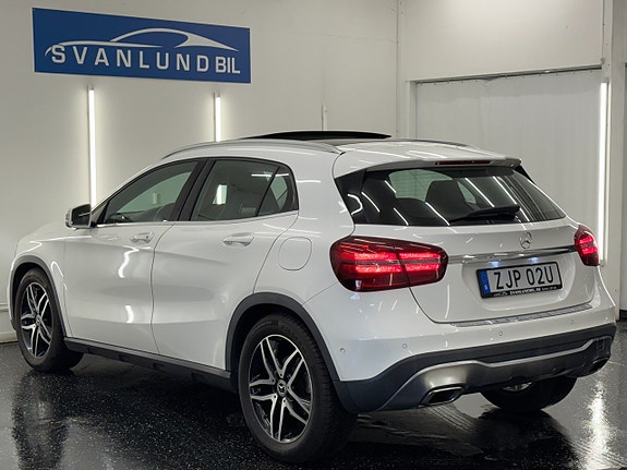 Mercedes-Benz GLA200 5 of 18