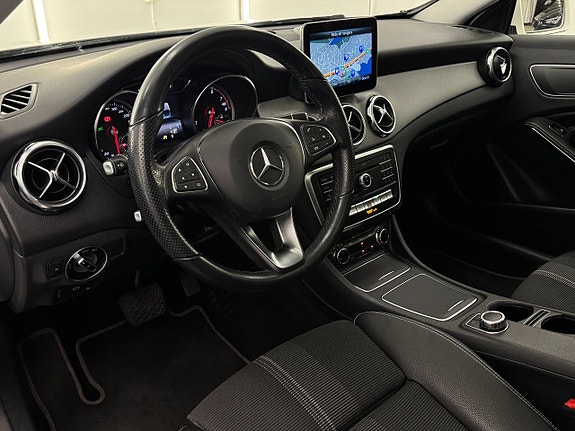 Mercedes-Benz GLA200 6 of 18