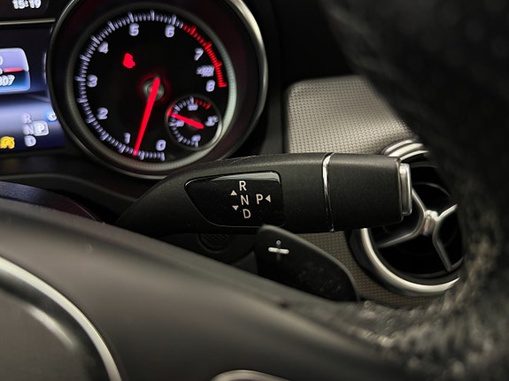 Mercedes-Benz GLA200 12 of 18