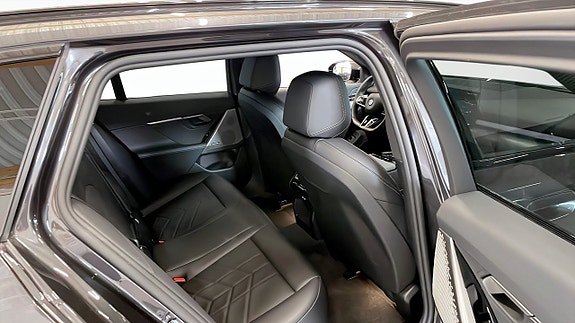 BMW 530e 5 of 12