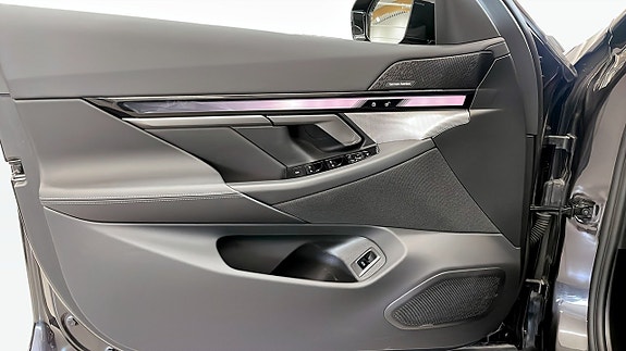 BMW 530e 11 of 12