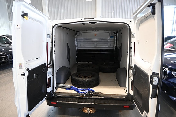Renault Trafic 11 of 18