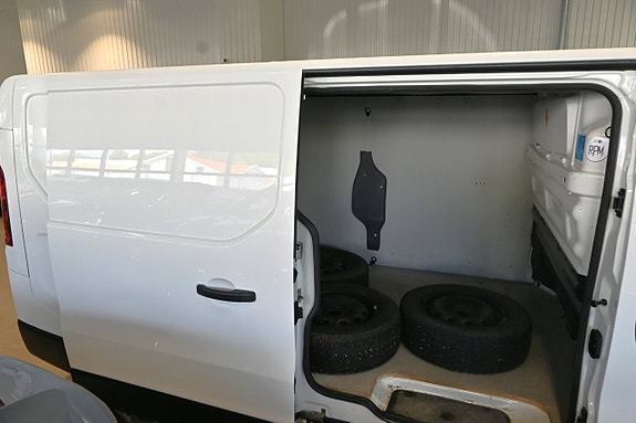 Renault Trafic 10 of 18
