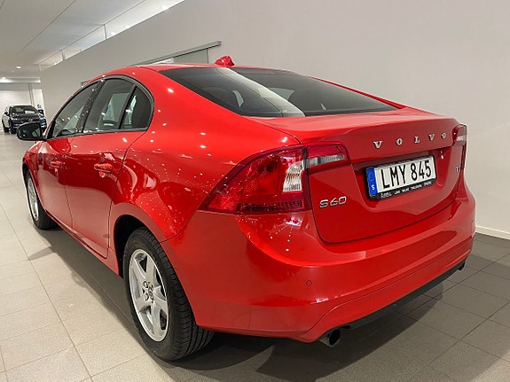 Volvo S60 3 of 5