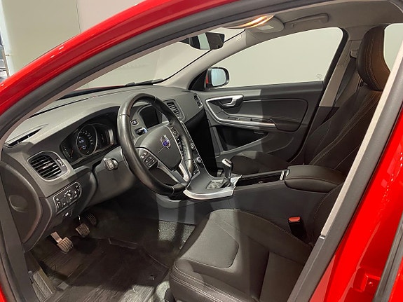 Volvo S60 4 of 5