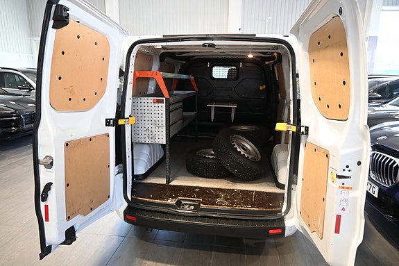 Ford Transit Custom 11 of 16