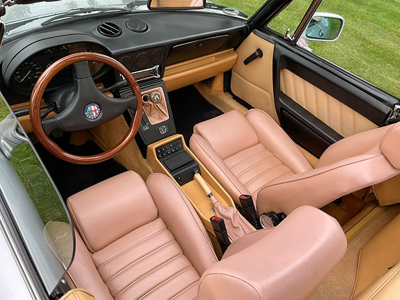 Alfa Romeo Spider 7 of 10