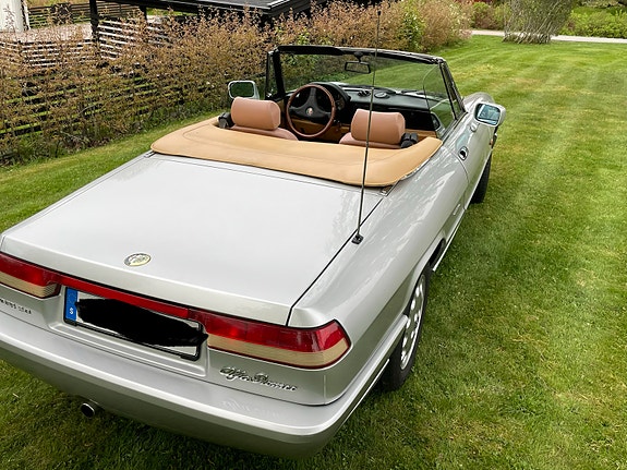 Alfa Romeo Spider 2 of 5