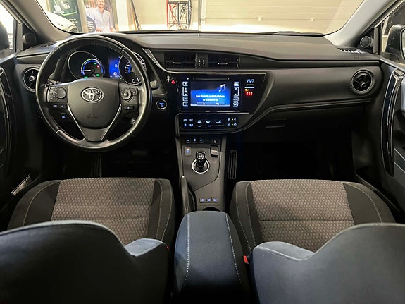 Toyota Auris 8 of 18