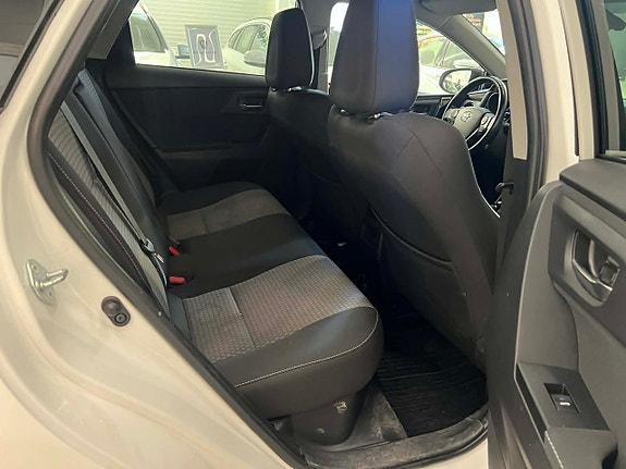 Toyota Auris 18 of 18