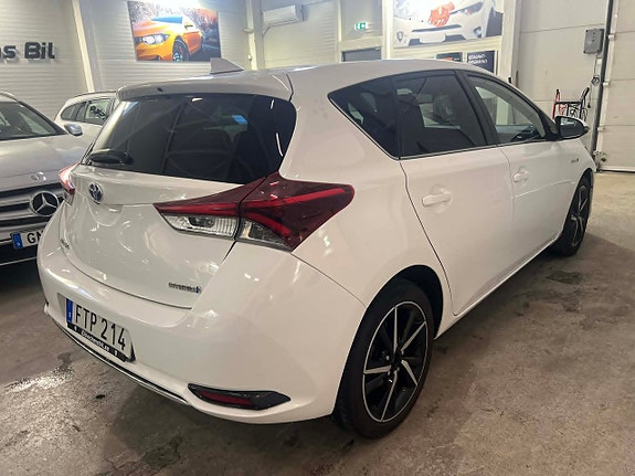 Toyota Auris 6 of 18