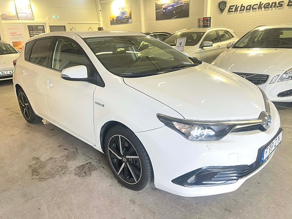 Toyota Auris 3 of 5