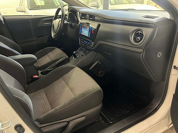 Toyota Auris 9 of 18