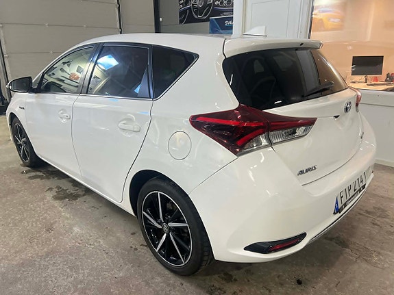 Toyota Auris 4 of 5