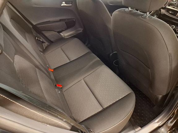 Kia Picanto 11 of 15