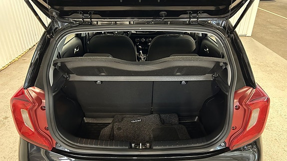 Kia Picanto 8 of 15