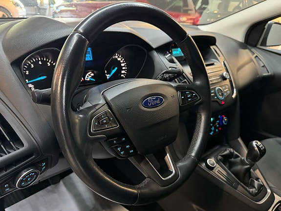Ford Focus 9 of 15