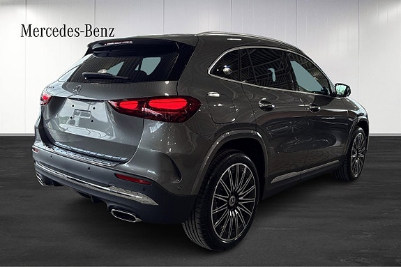 Mercedes-Benz GLA250 e 4 of 5