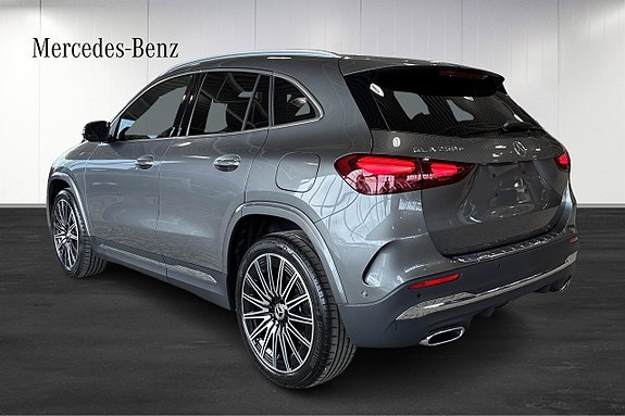 Mercedes-Benz GLA250 e 3 of 5