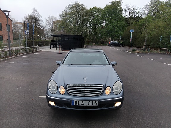 Mercedes-Benz E200 8 of 9