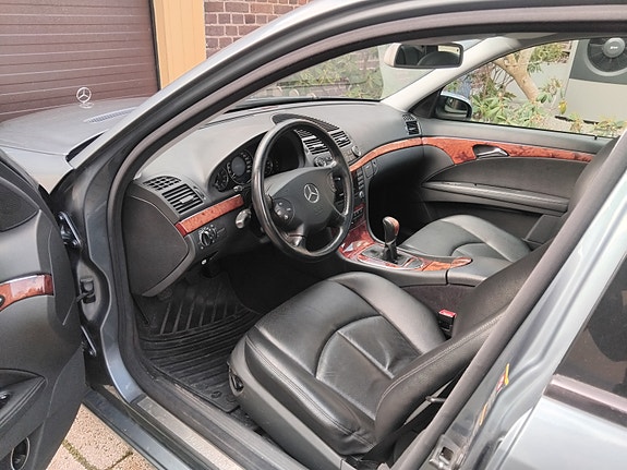 Mercedes-Benz E200 5 of 5