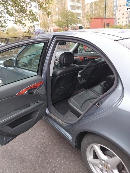 Mercedes-Benz E200 9 of 9