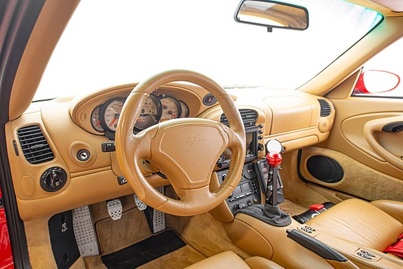 Porsche 911 Turbo 11 of 30