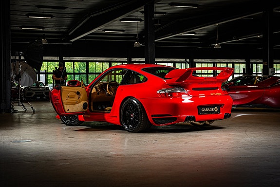 Porsche 911 Turbo 8 of 30