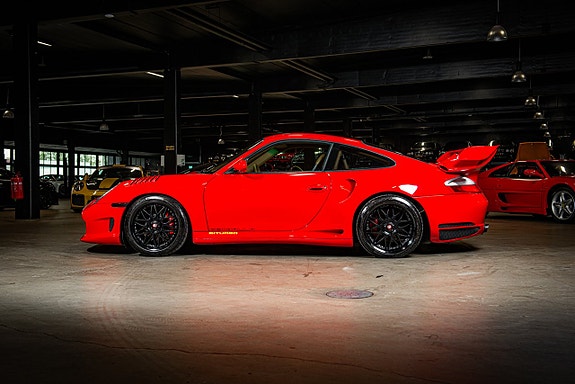 Porsche 911 Turbo 3 of 5