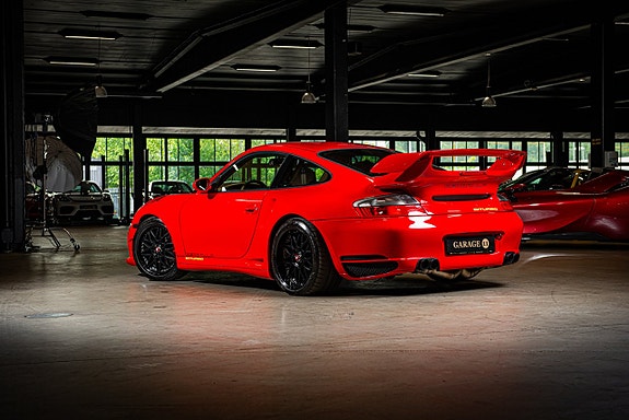 Porsche 911 Turbo 4 of 5