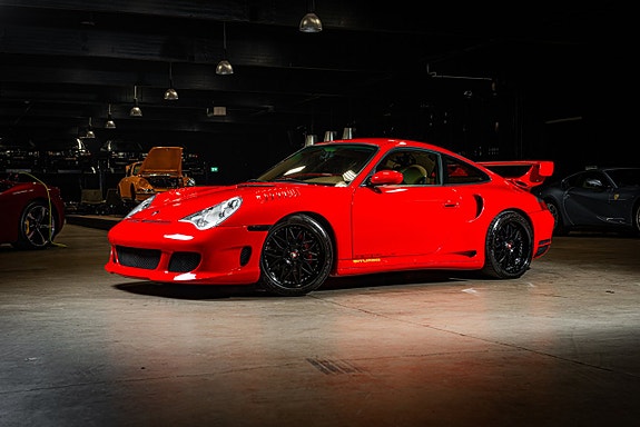 Porsche 911 Turbo 2 of 5