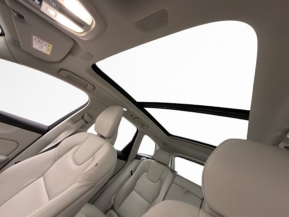 Volvo XC60 13 of 30