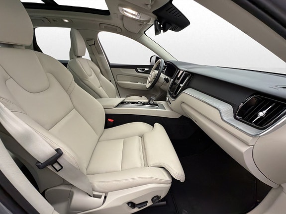Volvo XC60 10 of 30