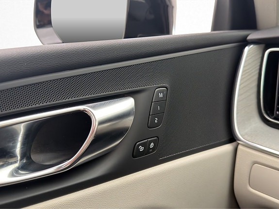 Volvo XC60 17 of 30